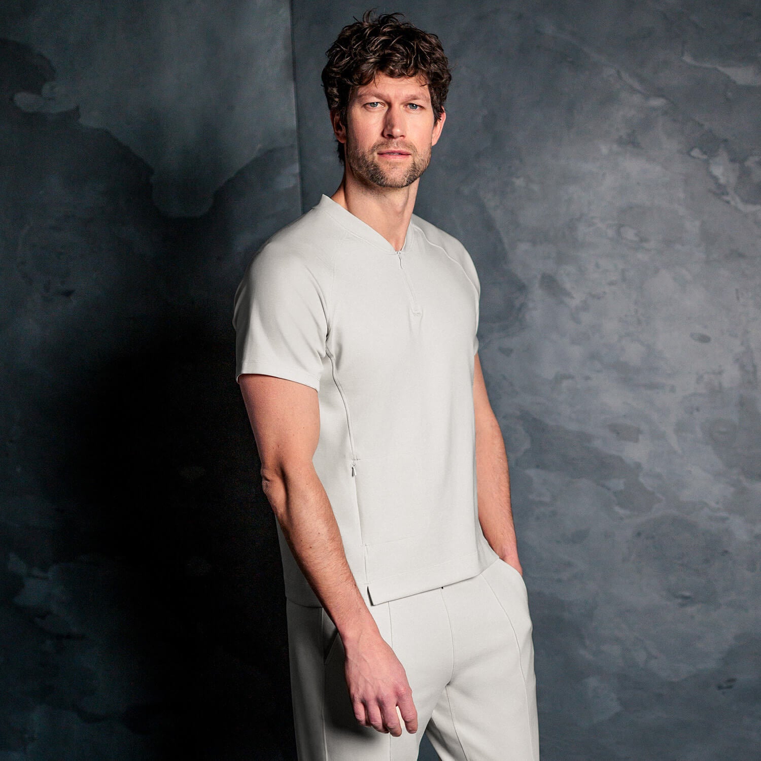 Bequeme Kleidung zum Reisen für Herren || Sandstone