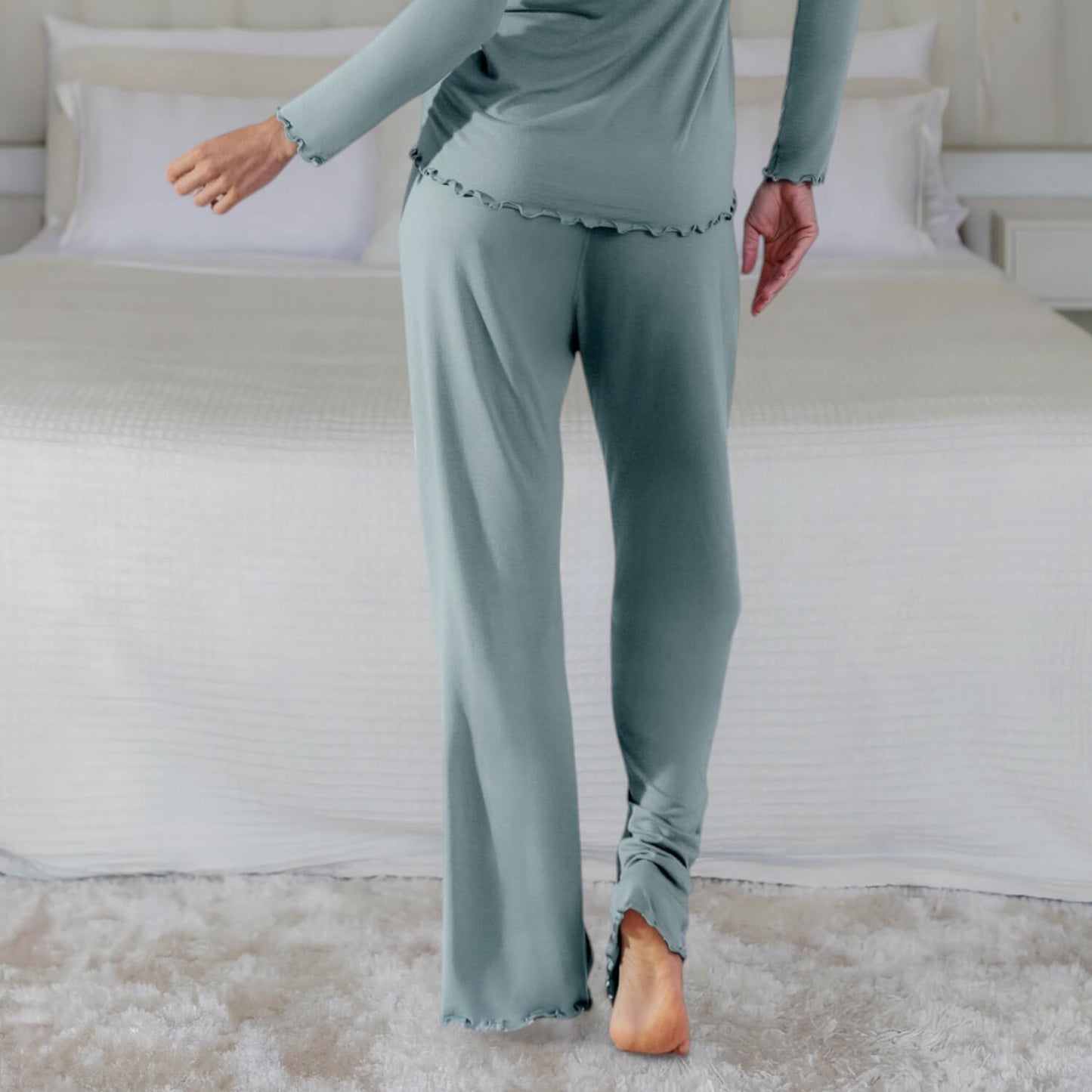 Nachtwäsche für Damen zur Hauterneuerung || Frosted sage